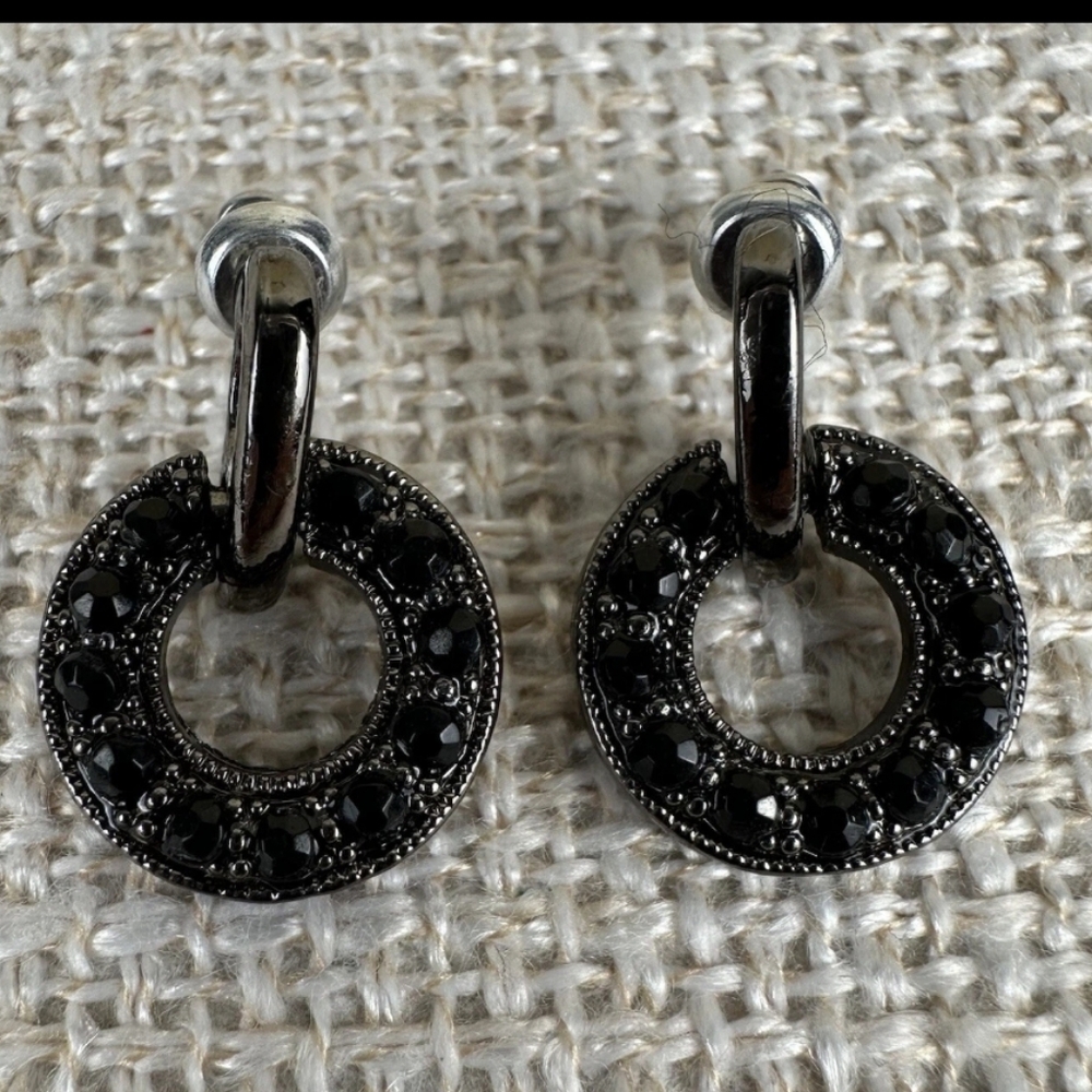 Crown Trifari Gunmetal Black Crystals Rhinestone Earrings - Picture 3 of 4